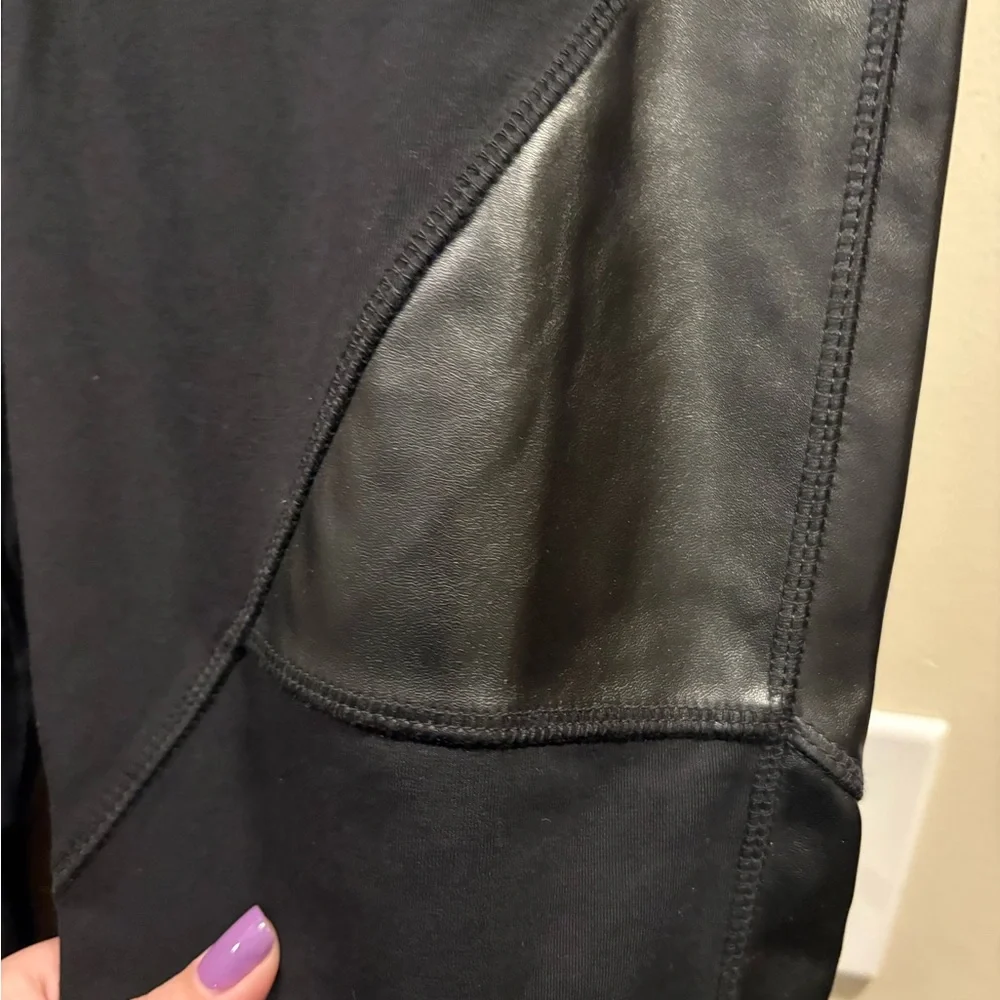 🔥2/$10 3/$12 Black Women's Leggings Medium - Picture 3 of 5